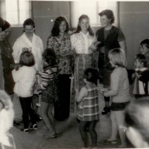 12. Dzieci podczas zajęć w Dziecińcu w Markusach, wakacje 1974 r.