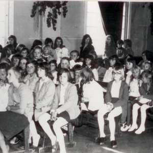 6. Spotkanie władz Gminy Markusy z młodzieżą szkolną (30.09.1975 r.) w sali Domu Ludowego w Zwierznie.