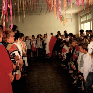 186. Ślubowanie uczniów klasy VIII. Rok szkolny 1994/95.