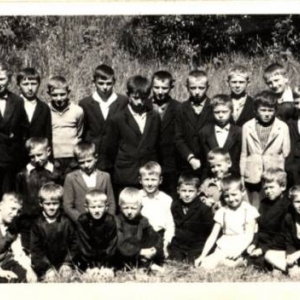 58. Chłopcy Szkoły w Brudzędach w roku szkolnym 1964/1965.