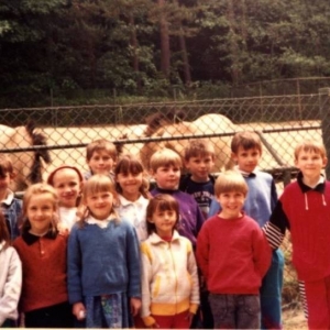172. Uczniowie klasy I na terenie Oliwskiego ZOO (18 czerwca 1994 r.)