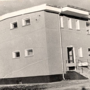 44.  Dom dla nauczycieli - widok od podwórka (październik 1959 r.)